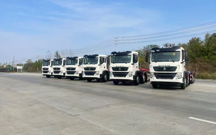 重汽前四后八勾臂垃圾车批量发车及产品介绍